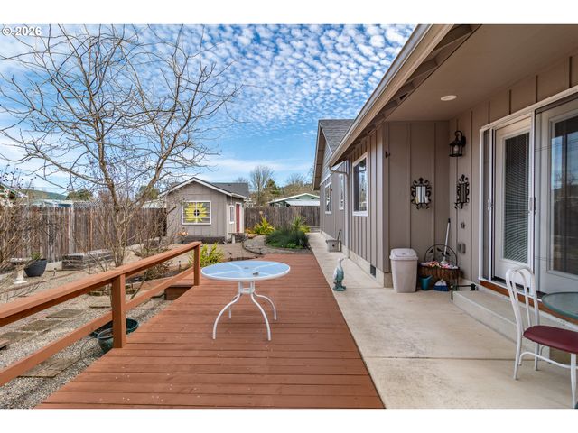 483 S STATE St, Sutherlin, OR 97479