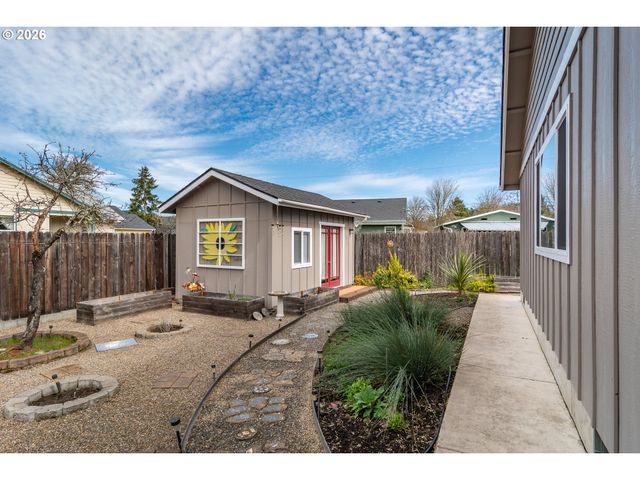 483 S STATE St, Sutherlin, OR 97479
