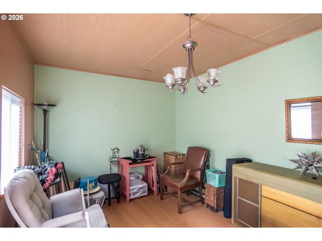 483 S STATE St, Sutherlin, OR 97479