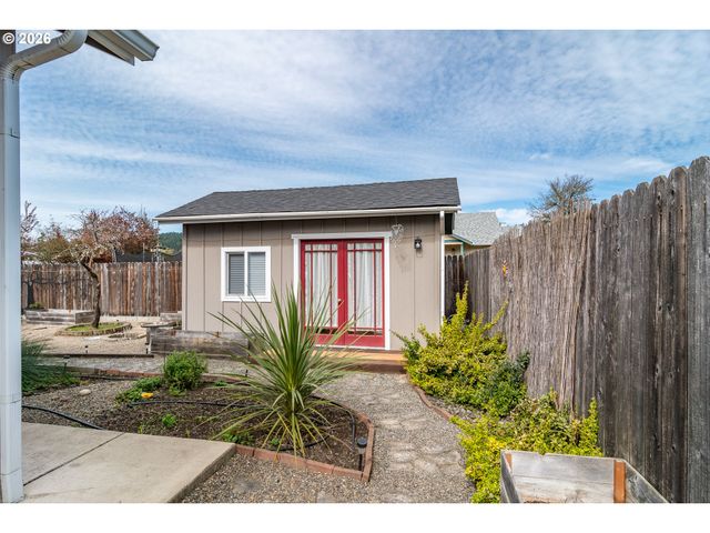 483 S STATE St, Sutherlin, OR 97479