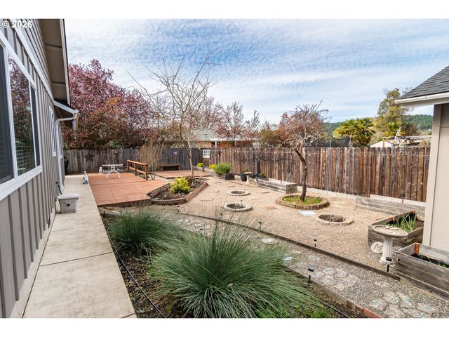 483 S STATE St, Sutherlin, OR 97479