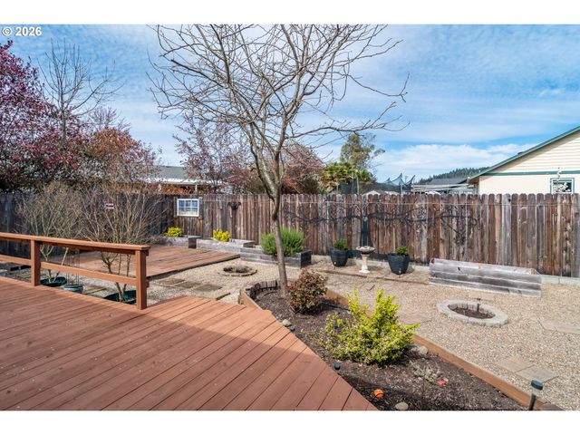 483 S STATE St, Sutherlin, OR 97479