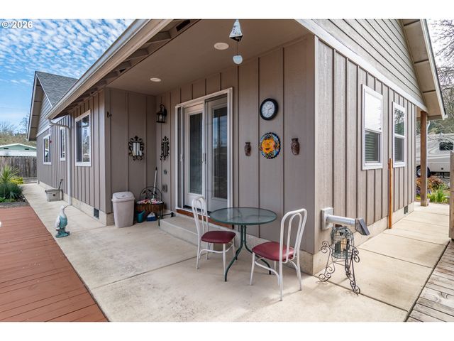 483 S STATE St, Sutherlin, OR 97479