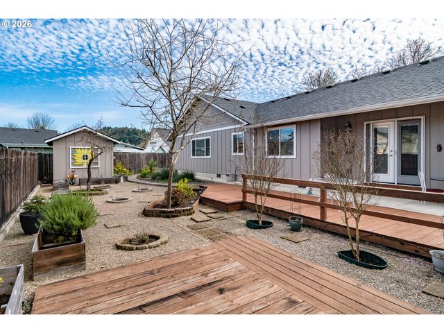 483 S STATE St, Sutherlin, OR 97479