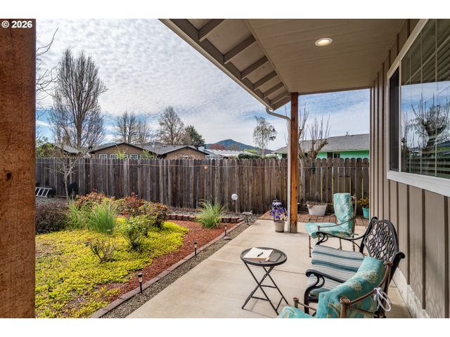 483 S STATE St, Sutherlin, OR 97479