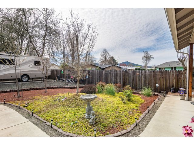 483 S STATE St, Sutherlin, OR 97479