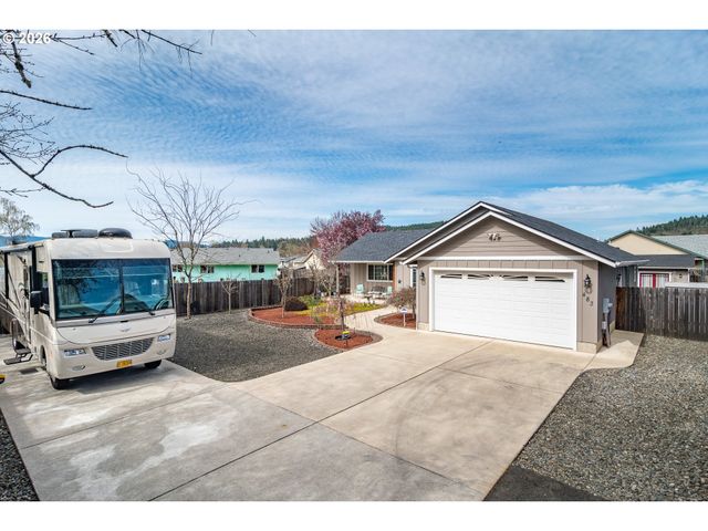 483 S STATE St, Sutherlin, OR 97479