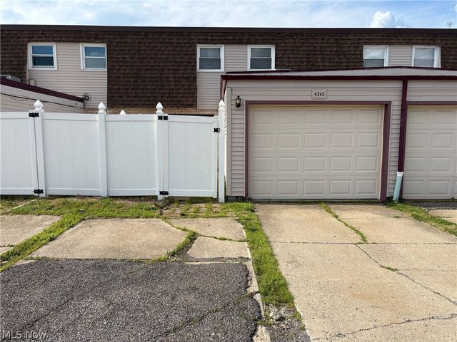 4245 Bennington Boulevard, Brunswick, OH 44212
