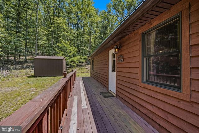 250 FLAT RIDGE RD, Great Cacapon, WV 25422