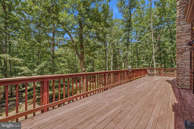 250 FLAT RIDGE RD, Great Cacapon, WV 25422