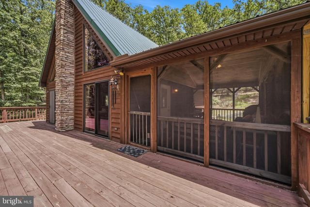 250 FLAT RIDGE RD, Great Cacapon, WV 25422