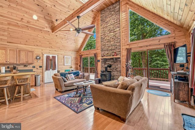 250 FLAT RIDGE RD, Great Cacapon, WV 25422