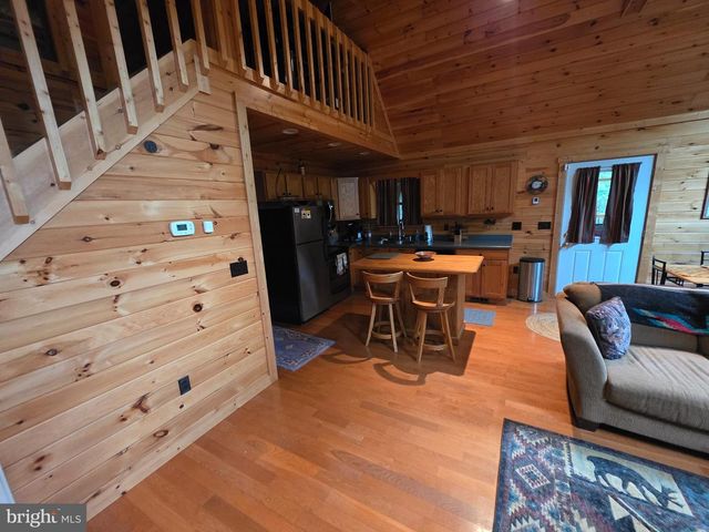 250 FLAT RIDGE RD, Great Cacapon, WV 25422
