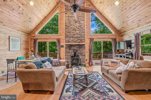 250 FLAT RIDGE RD, Great Cacapon, WV 25422