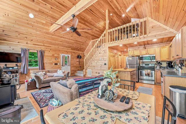 250 FLAT RIDGE RD, Great Cacapon, WV 25422