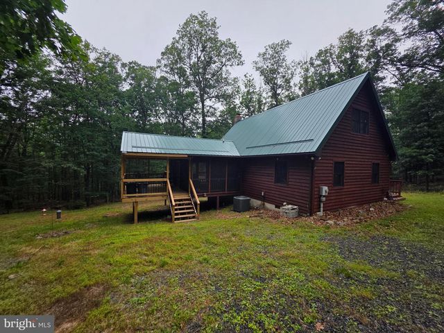 250 FLAT RIDGE RD, Great Cacapon, WV 25422