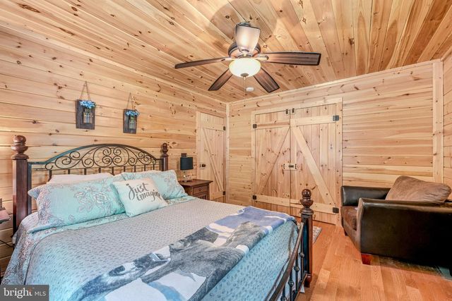 250 FLAT RIDGE RD, Great Cacapon, WV 25422