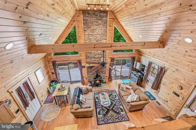 250 FLAT RIDGE RD, Great Cacapon, WV 25422