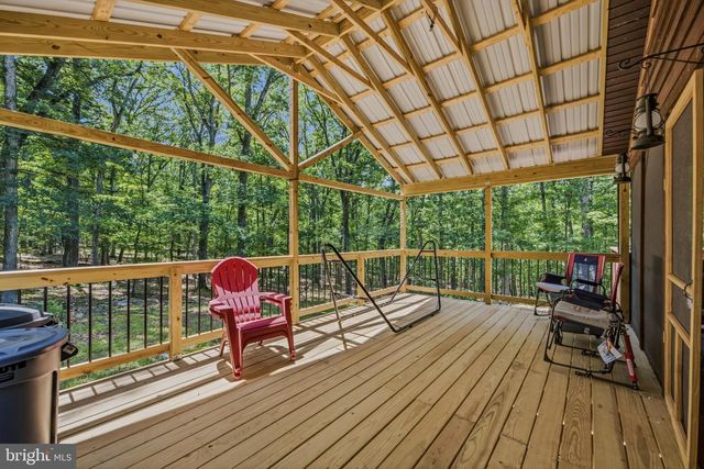 250 FLAT RIDGE RD, Great Cacapon, WV 25422