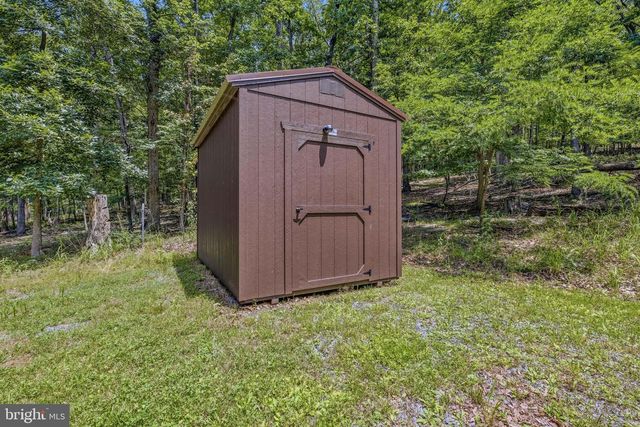 250 FLAT RIDGE RD, Great Cacapon, WV 25422