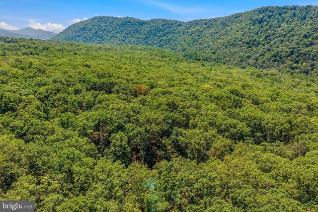 250 FLAT RIDGE RD, Great Cacapon, WV 25422