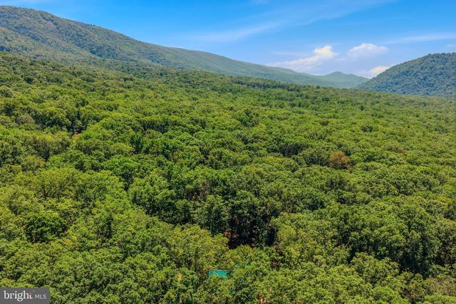 250 FLAT RIDGE RD, Great Cacapon, WV 25422