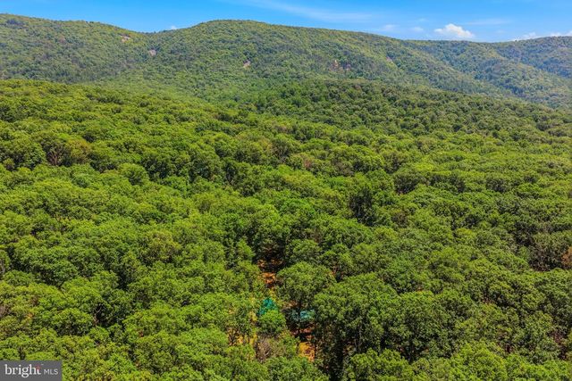 250 FLAT RIDGE RD, Great Cacapon, WV 25422