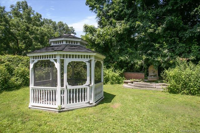 54 Holbrook Road, Briarcliff Manor, NY 10510