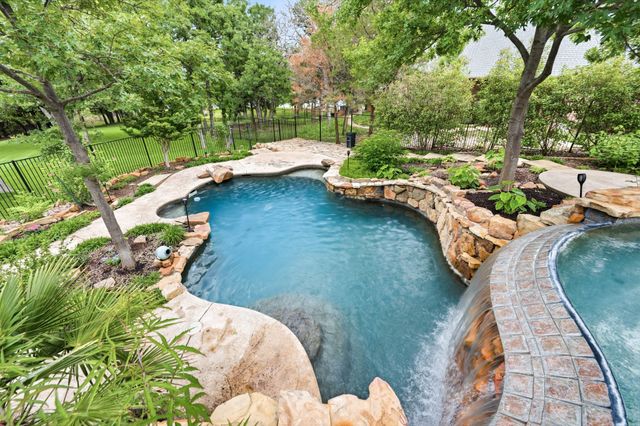 3091 Whispering Oaks Drive, Highland Village, TX 75077