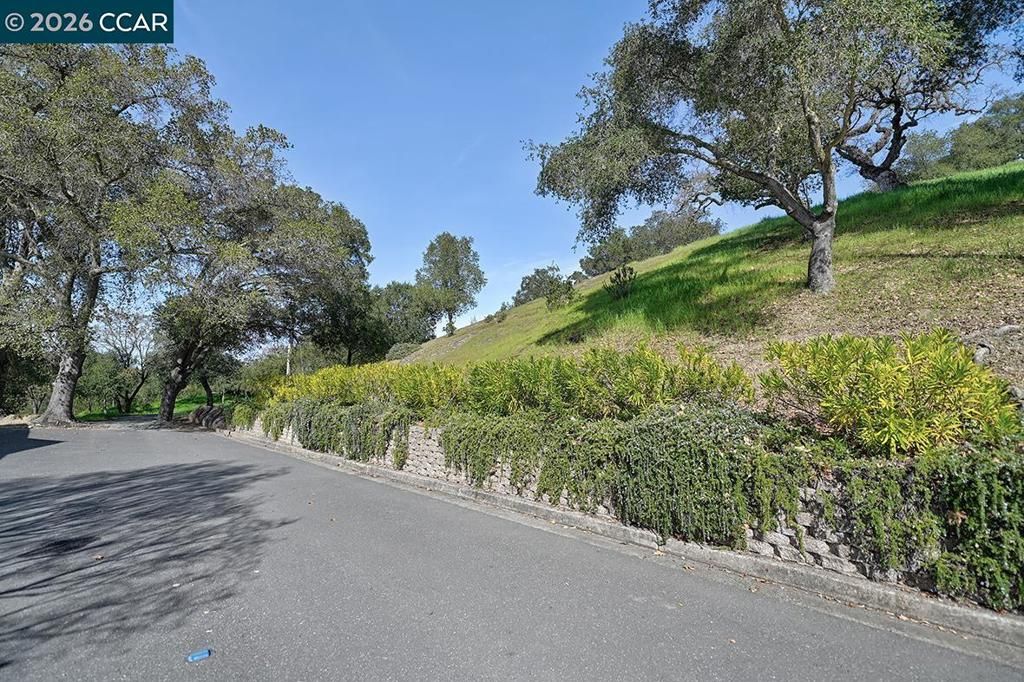 Image 37 of property listing at 2005 2005 CACTUS CT 4, Walnut Creek, CA 94595