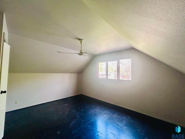 2404 S Holt Ave Avenue, Sioux Falls, SD 57103