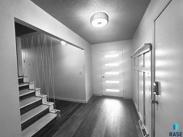 2404 S Holt Ave Avenue, Sioux Falls, SD 57103