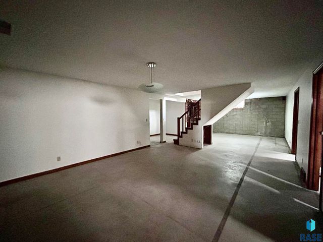 2404 S Holt Ave Avenue, Sioux Falls, SD 57103