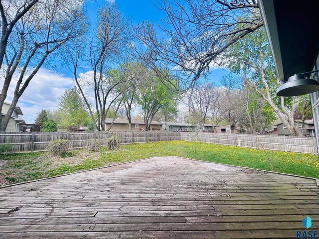 2404 S Holt Ave Avenue, Sioux Falls, SD 57103