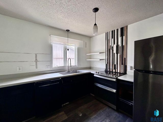 2404 S Holt Ave Avenue, Sioux Falls, SD 57103