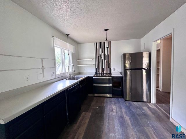 2404 S Holt Ave Avenue, Sioux Falls, SD 57103