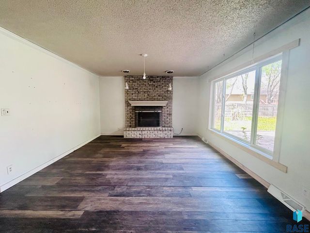 2404 S Holt Ave Avenue, Sioux Falls, SD 57103