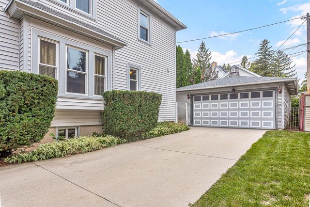 121 S East STREET, Elkhart Lake, WI 53020