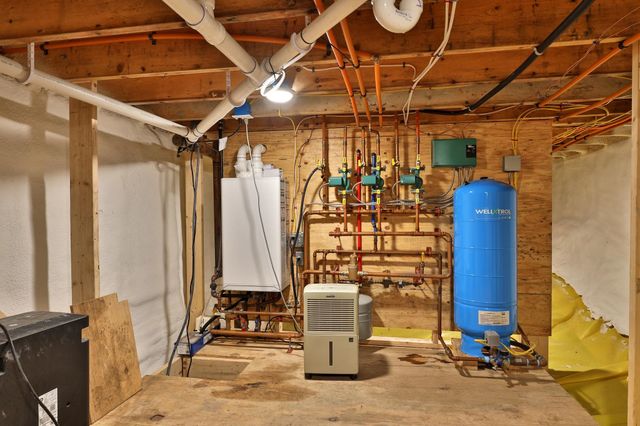 1114 Hawk Mountain Road, Pittsfield, VT 05762