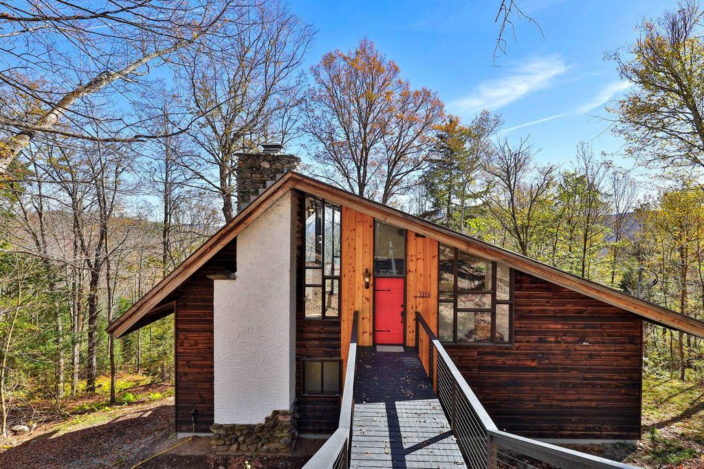 1114 Hawk Mountain Road, Pittsfield, VT 05762