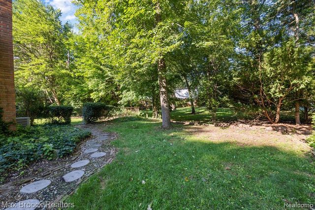 966 Woodlea Street, Birmingham, MI 48009