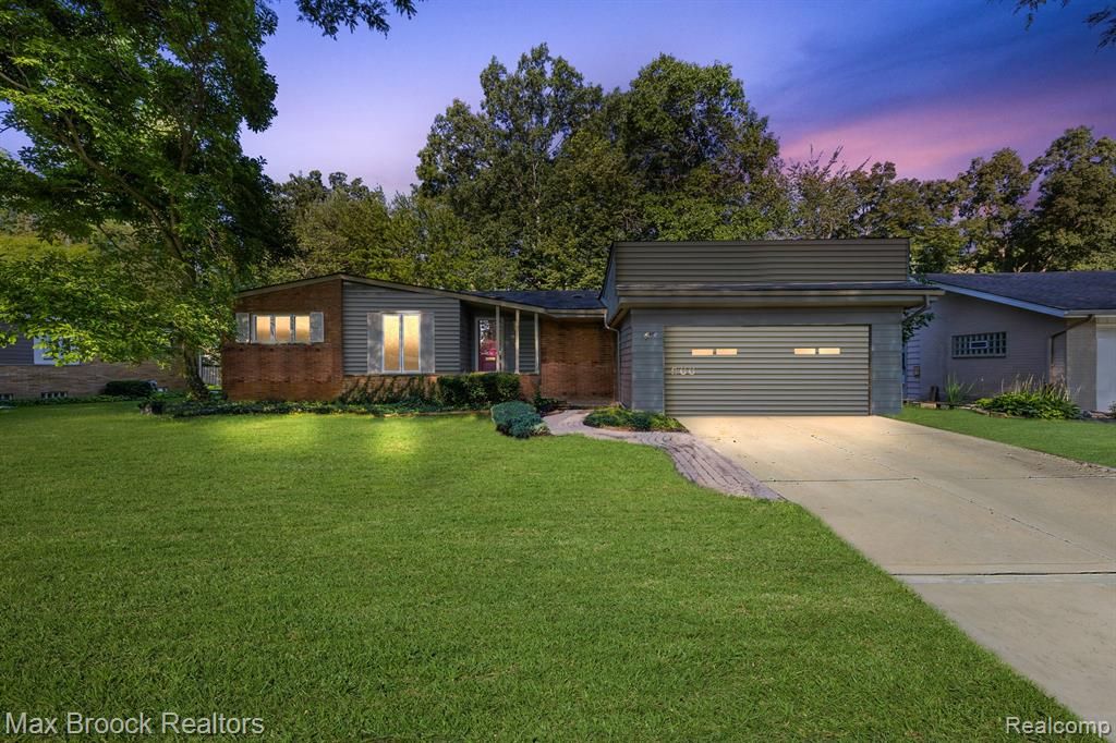 966 Woodlea Street, Birmingham, MI 48009