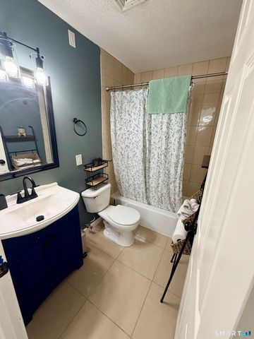 235 Brittany Farms Road APT G, New Britain, CT 06053