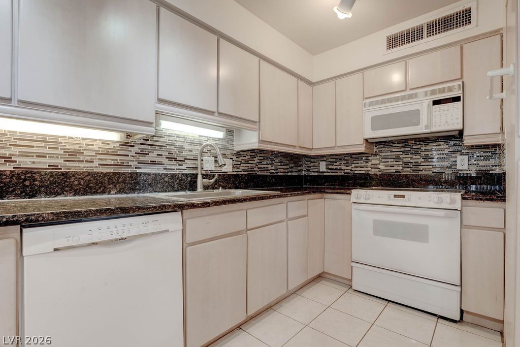 3111 Bel Air Drive 3A, Las Vegas, NV 89109 — photo 2