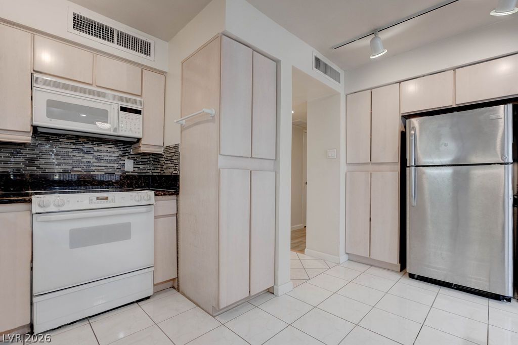 3111 Bel Air Drive 3A, Las Vegas, NV 89109 — photo 3