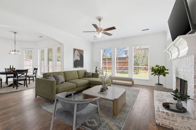 205 Creekside Drive, Murphy, TX 75094