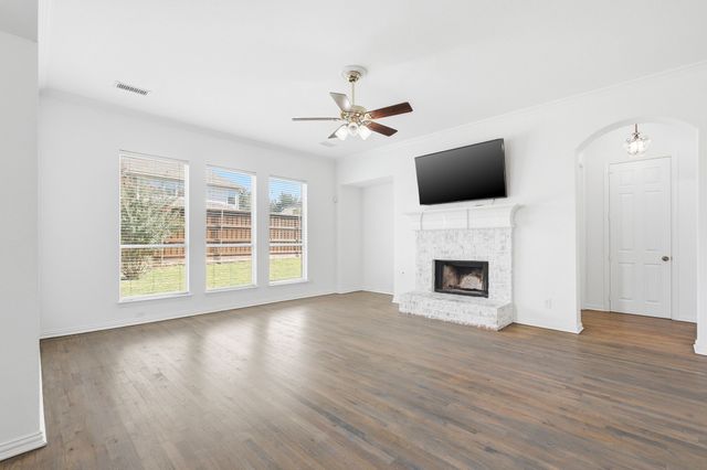 205 Creekside Drive, Murphy, TX 75094