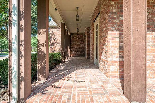 205 Creekside Drive, Murphy, TX 75094