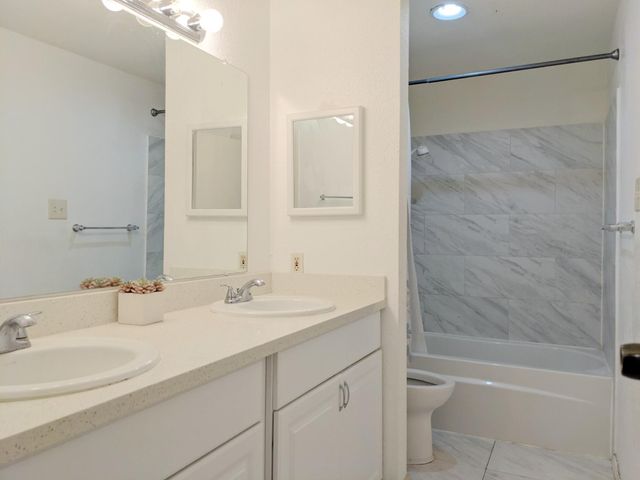 7950 N Stadium Drive 215, Houston, TX 77030