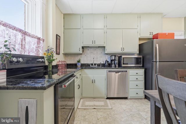333 E 1ST AVE, Charles Town, WV 25414